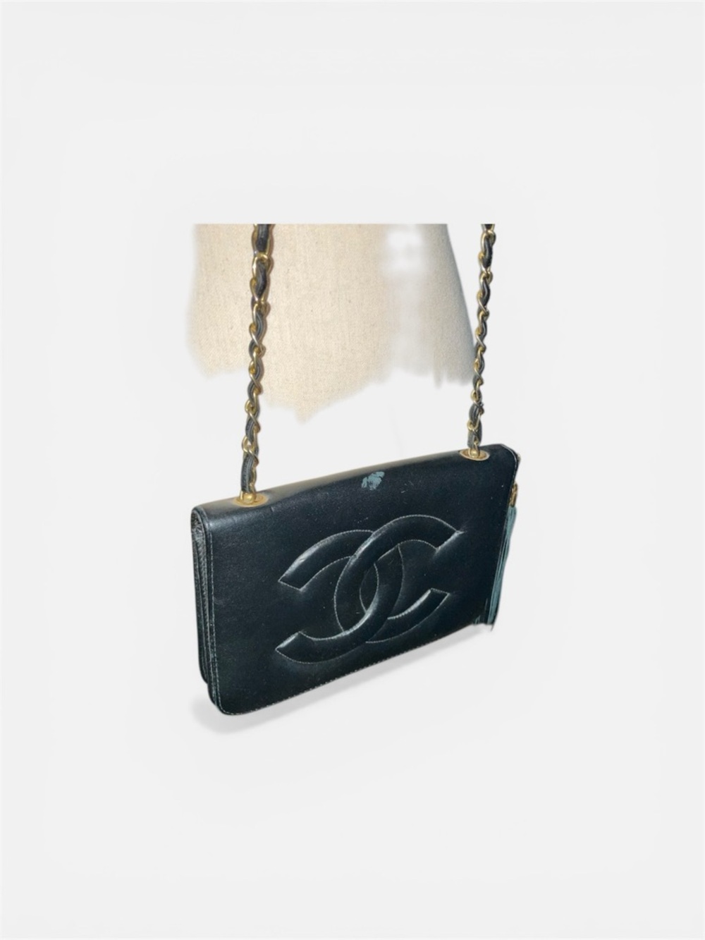 CHANEL Black Quilted Lambskin Shoulder Bag / Gold Chain. Perfect Dinner Purse. - Picture 7 of 7